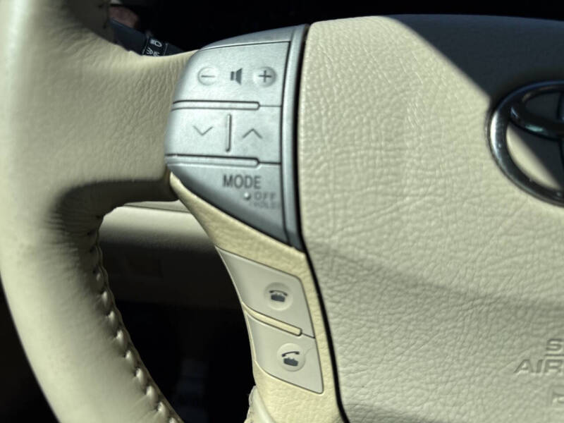 2010 Toyota Avalon XLS