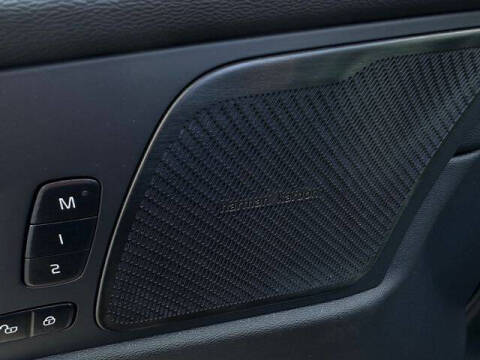 2023 Volvo XC60 B5 Ultimate Bright Theme