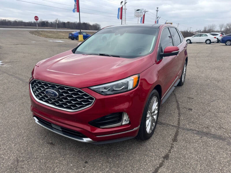 2022 Ford Edge Titanium photo 2