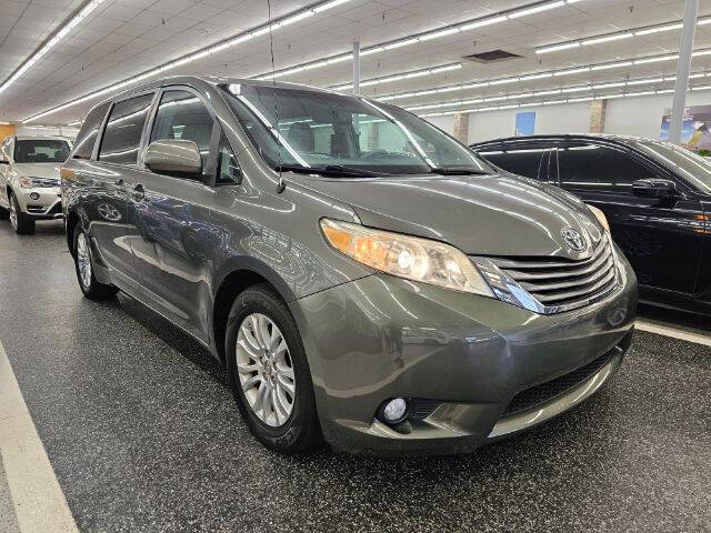 2012 Toyota Sienna XLE 8-Passenger