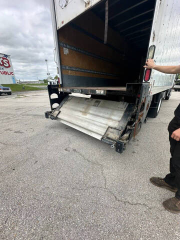 2017 Freightliner M2 106