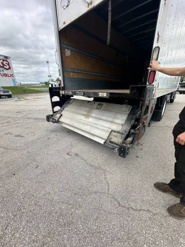 2017 Freightliner M2 106