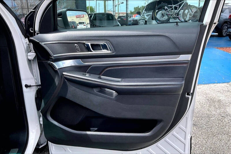2017 Ford Explorer Sport