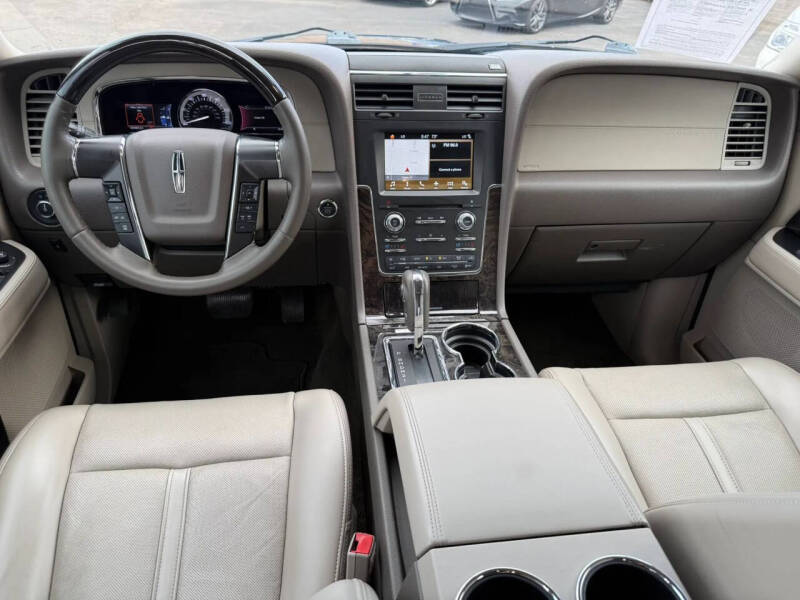 2017 Lincoln Navigator Select