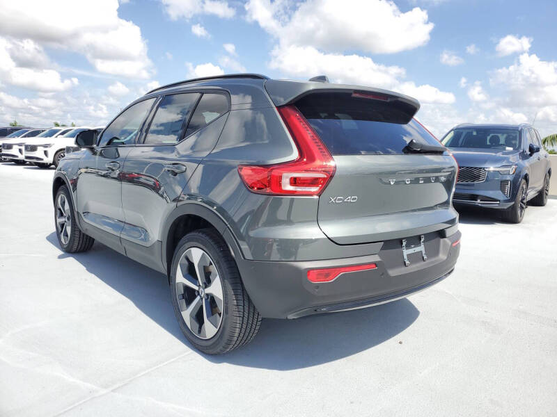 2026 Volvo XC40 B4 Plus
