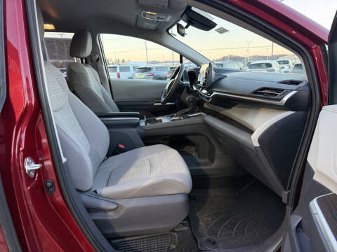 2021 Toyota Sienna LE 8-Passenger