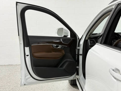2019 Volvo XC90 T6 Momentum