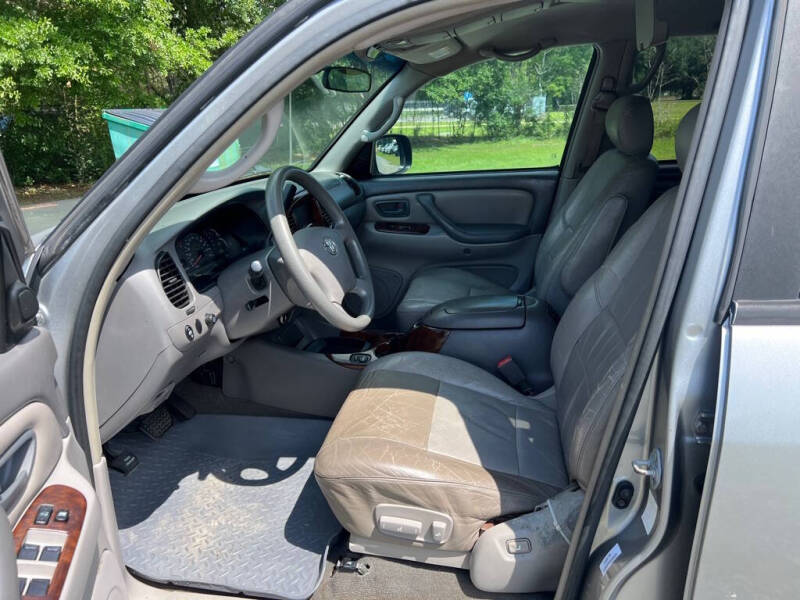 2004 Toyota Sequoia SR5