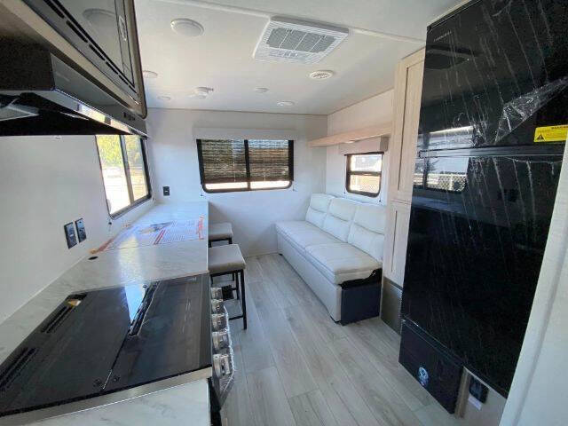 2024 Prime Time RV Avenger