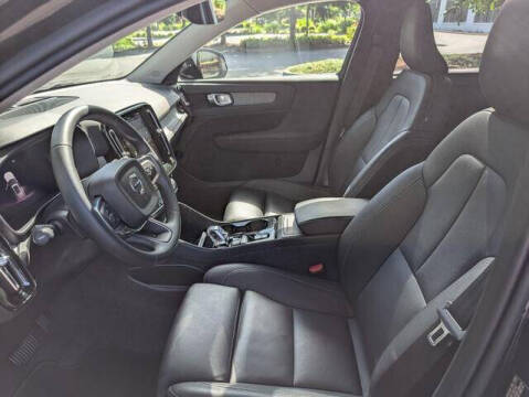 2025 Volvo XC40 B5 Plus Bright Theme