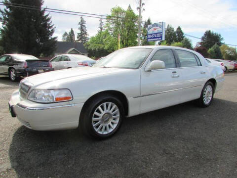 2004 Lincoln Town Car for sale at Hall Motors LLC in Vancouver WA
