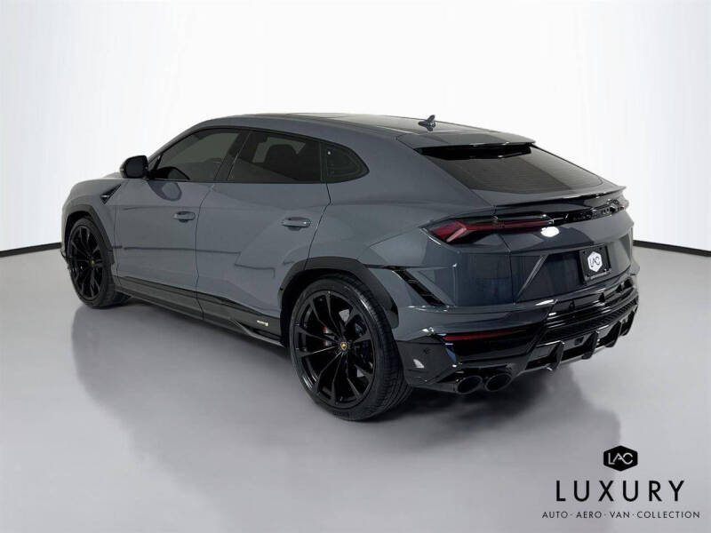 2023 Lamborghini Urus S