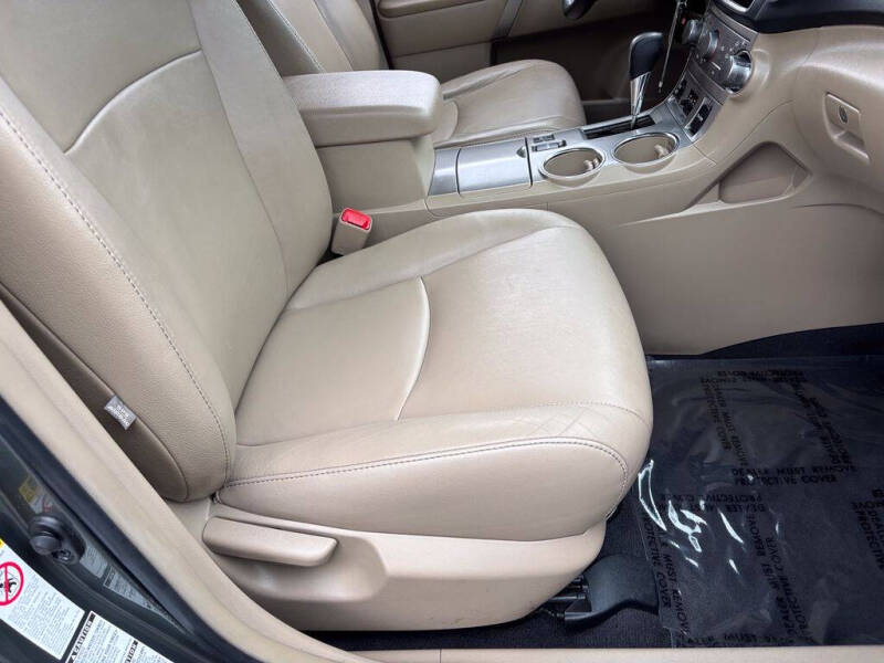 2013 Toyota Highlander SE