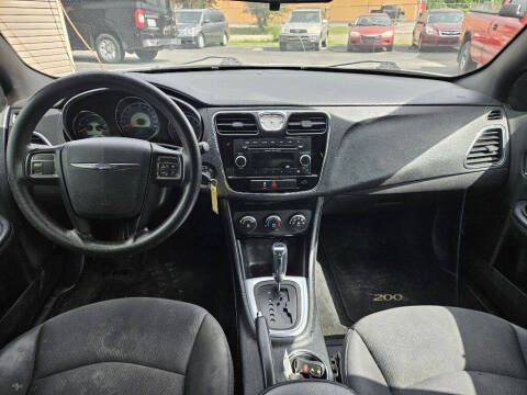 2012 Chrysler 200 LX