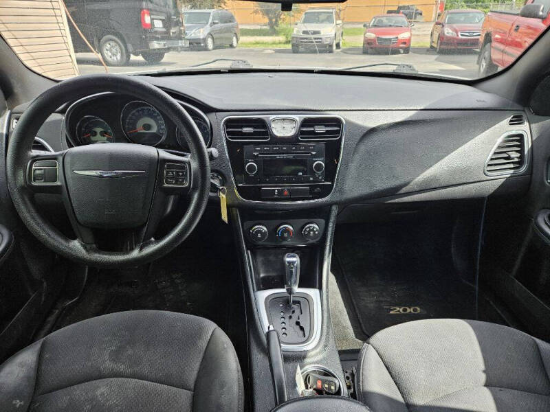 2012 Chrysler 200 LX