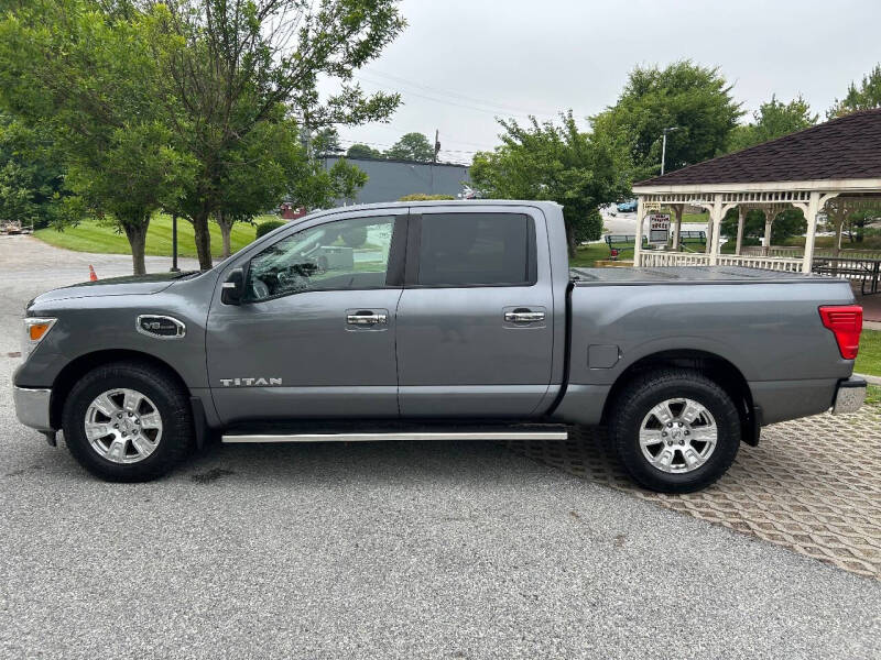 2017 Nissan Titan SV