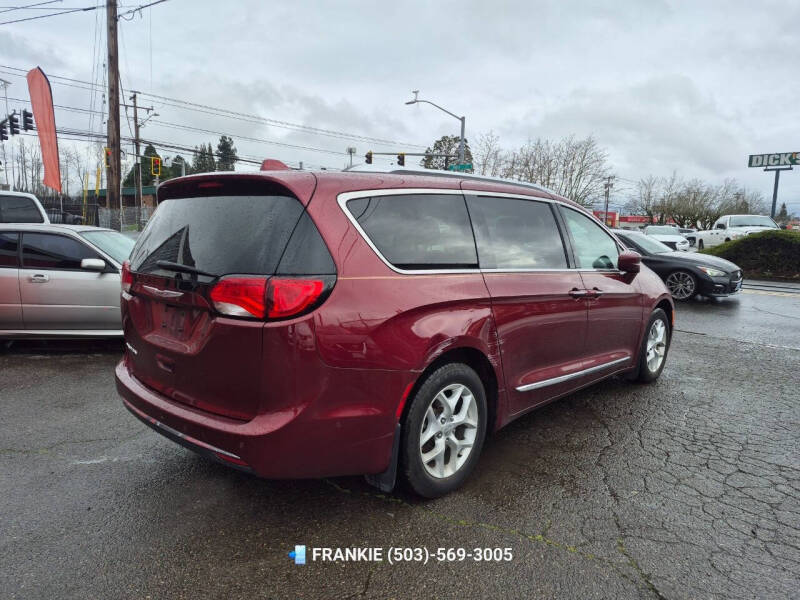 2017 Chrysler Pacifica Touring-L Plus