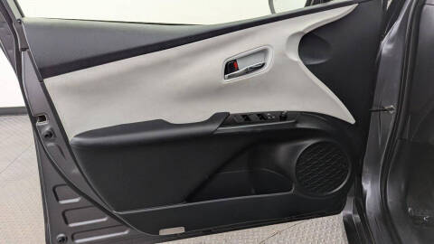 2022 Toyota Prius LE