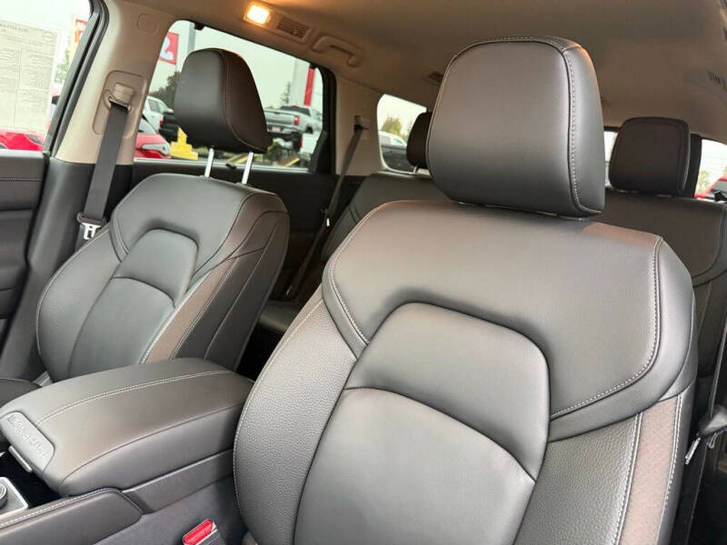 2025 Nissan Pathfinder SL