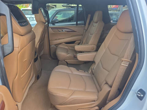 2017 Cadillac Escalade Platinum