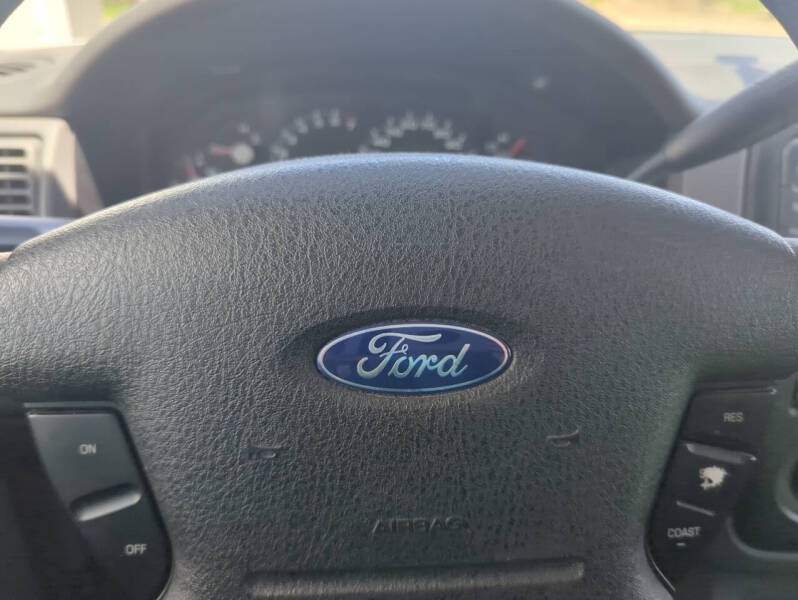 2005 Ford Explorer XLS