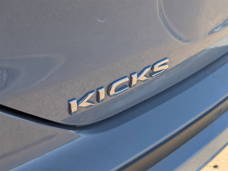 2022 Nissan Kicks SV
