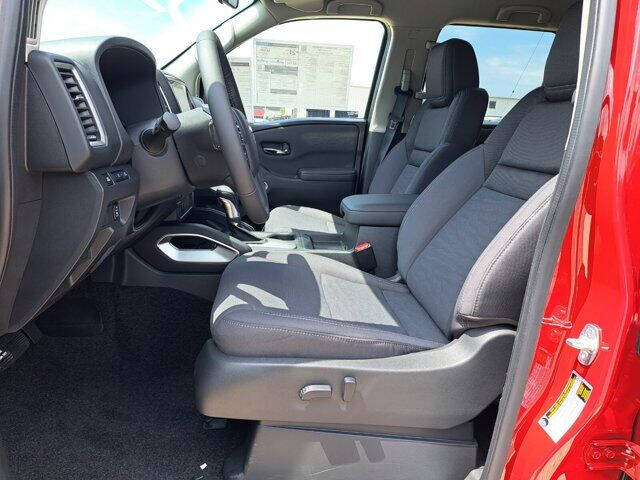 2023 Nissan Frontier SV