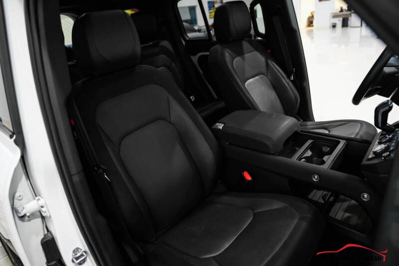 2023 Land Rover Defender 130 X-Dynamic SE