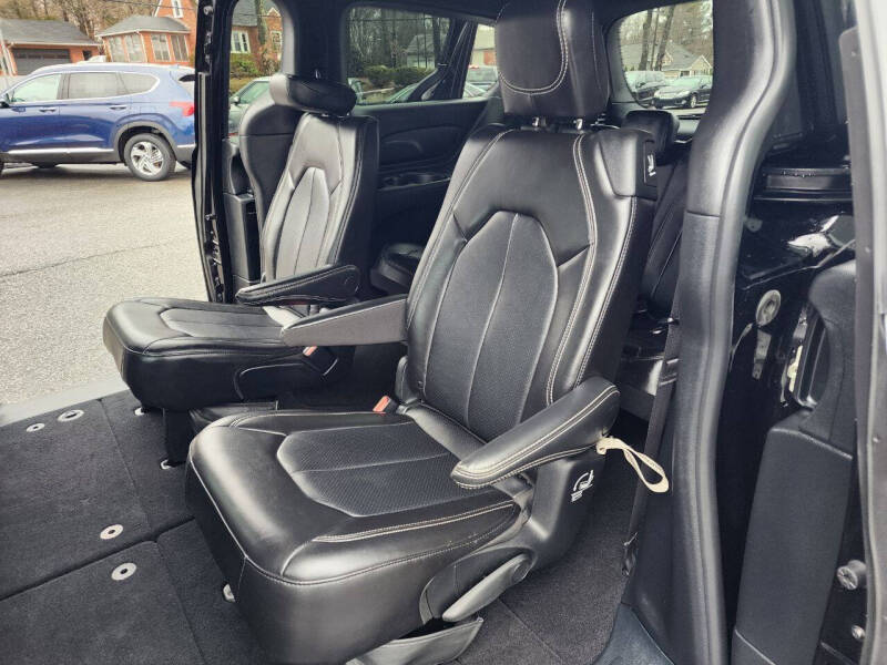 2025 Chrysler Pacifica Select