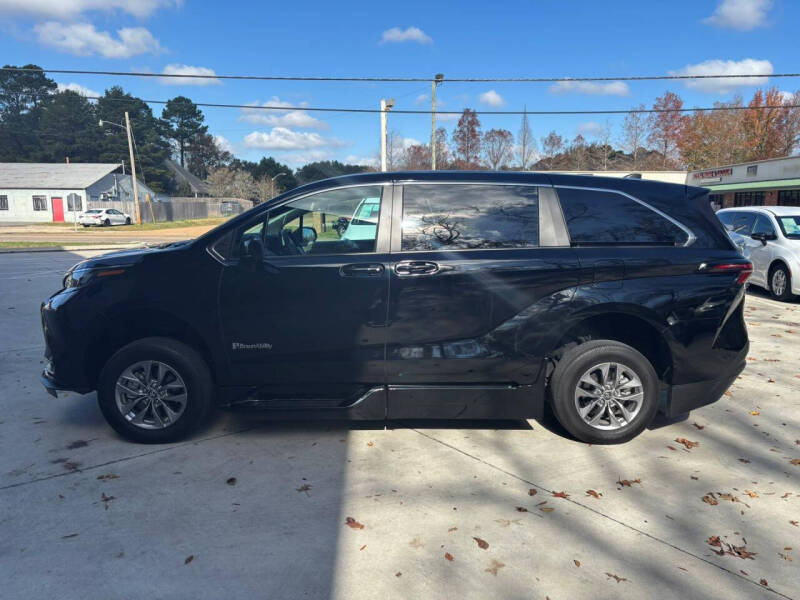 2024 Toyota Sienna LE 8-Passenger