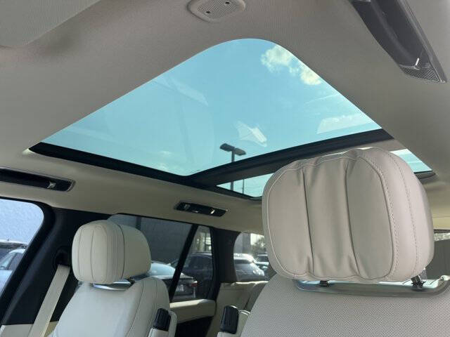 2025 Land Rover Range Rover P530 SE