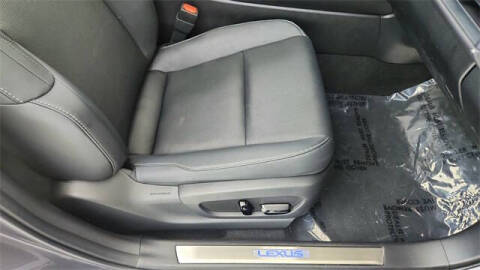 2024 Lexus UX 250h Premium