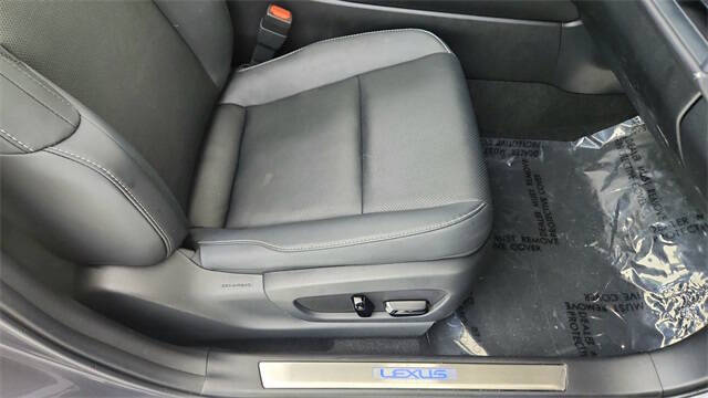 2024 Lexus UX 250h Premium