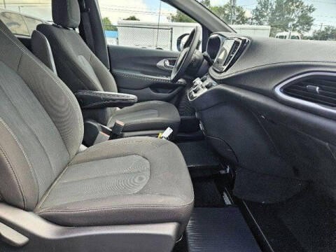 2024 Chrysler Pacifica Touring
