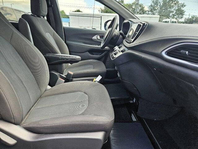 2024 Chrysler Pacifica Touring