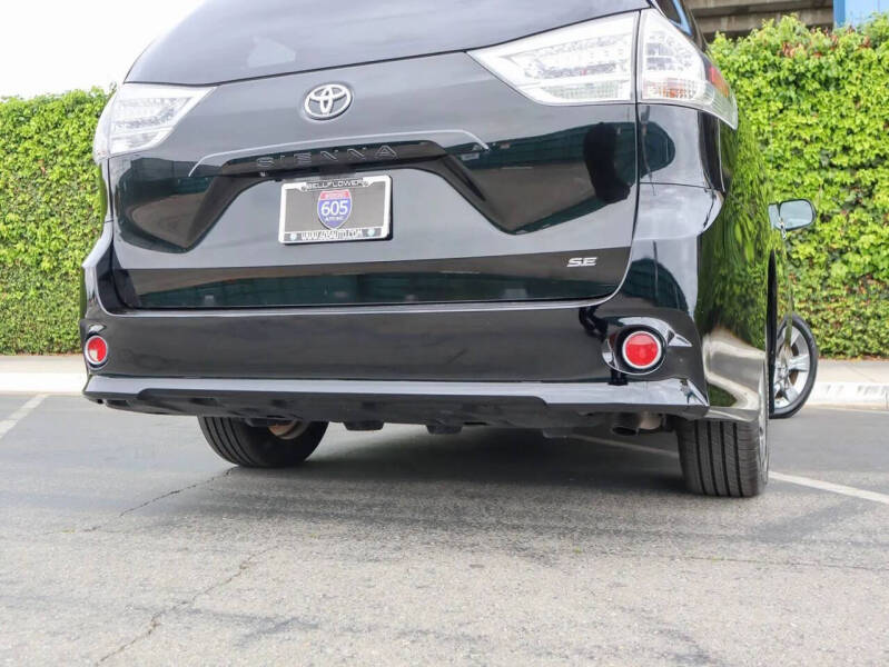 2014 Toyota Sienna SE 8-Passenger