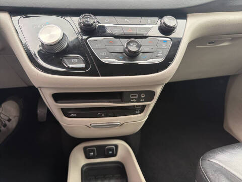 2017 Chrysler Pacifica Touring-L Plus