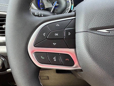 2027 Chrysler Pacifica Select