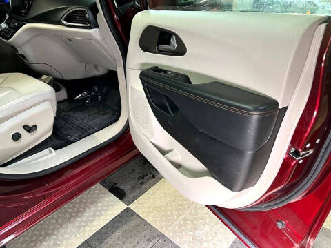 2017 Chrysler Pacifica Touring-L Plus