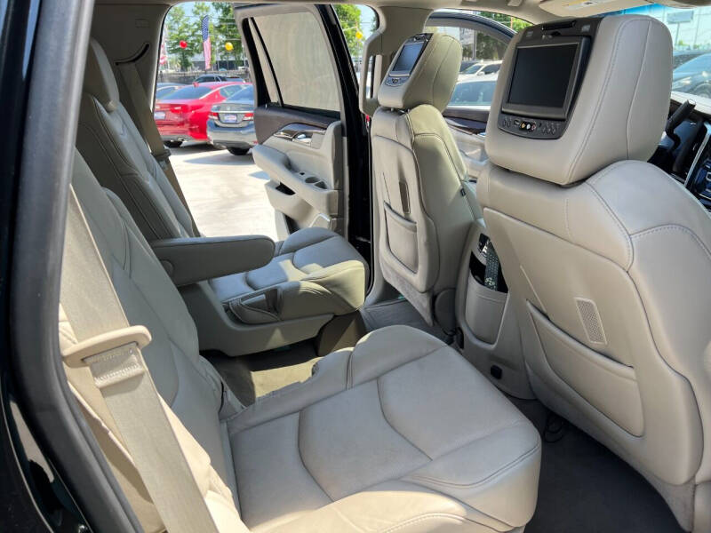 2016 Cadillac Escalade Luxury Collection