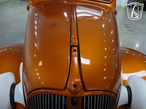 1937 Plymouth P4