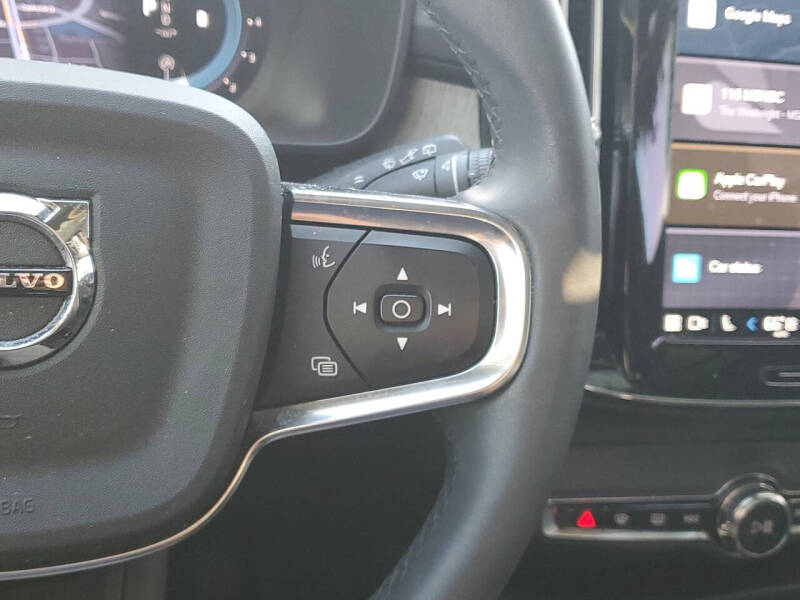 2024 Volvo XC40 B5 Ultimate Bright Theme