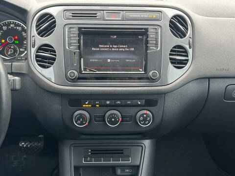 2017 Volkswagen Tiguan 2.0T Wolfsburg Edition