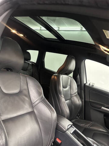 2017 Volvo XC60 T6 R-Design