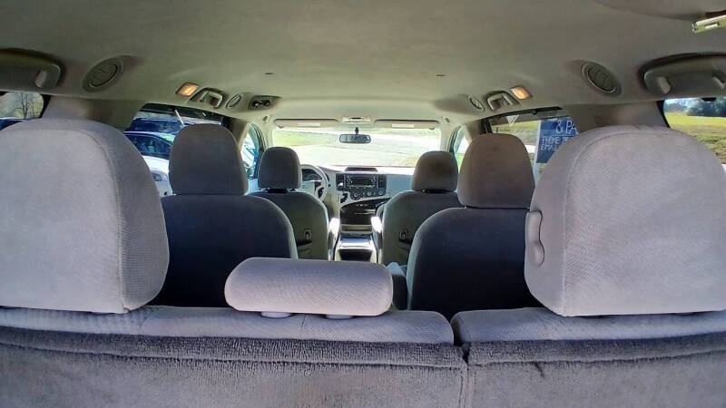 2011 Toyota Sienna LE 7-Passenger