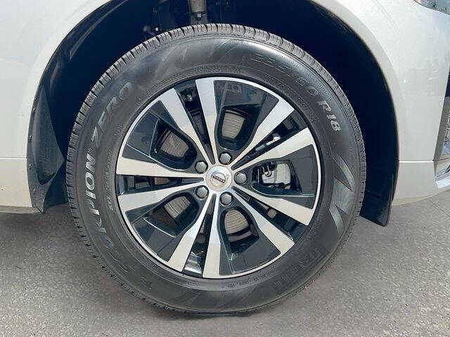 2025 Volvo XC60 B5 Core Dark Theme