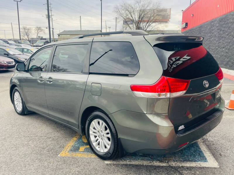 2011 Toyota Sienna
