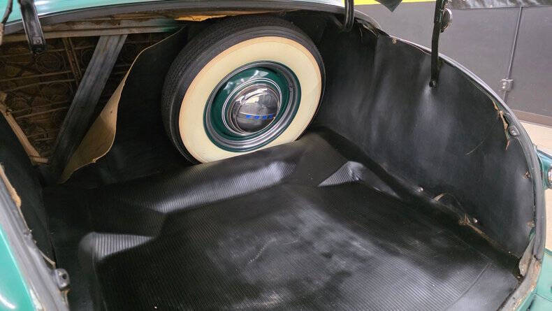 1948 Ford Super Deluxe