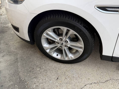 2018 Ford Taurus SEL