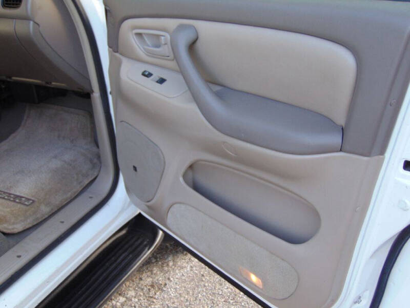 2005 Toyota Sequoia SR5